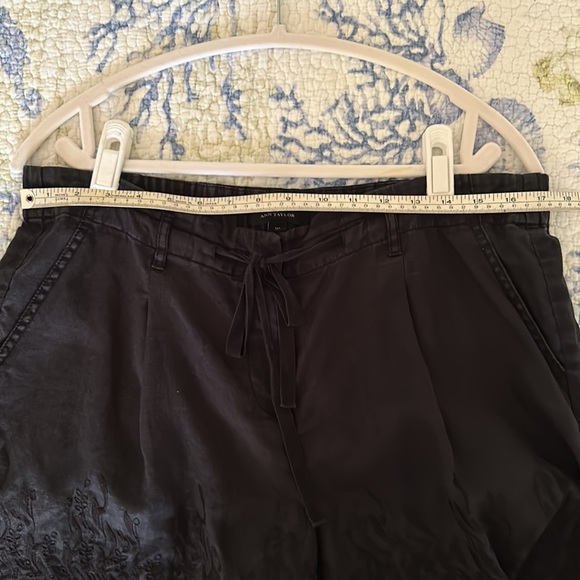 Ann Taylor black linen shorts. Size 10. - Picture 5 of 12